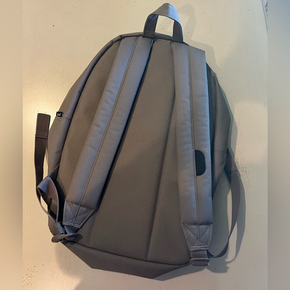 🎒 Herschel Backpack 🎒 - Picture 2 of 9